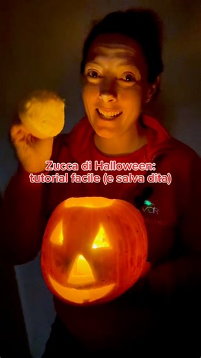 Zucca di Halloween pronta! 🎃 In questo video vi faccio vedere come l’ho tagliata — dal disegno al ritaglio — e vi svelo anche il mio trucco anti-muffa💧✨ ⸻ #zuccadihalloween #halloween2025 #consiglidifranci #autunno #decorazionihalloween #diyhalloween #fattoincasa #halloweendecor #trucchidicasa #cozymood #zucca #veneto | Vivai Dalle Rive