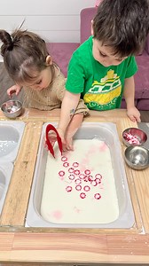 ✨♥️Messy play activity 3 ingredients only!! Check out those little hands at work 💪🏻 Follow @lovebloomlearn for more easy play ideas! 🧚 To recreate, all you need is cornstarch mixed with water (oobleck) and add some peppermints! It’s going to also smell so yummy! Use some play tweezers to work on fine motor skills. Add some scoopers and bowls. Have fun!! 😘 🤗Let me know in the comments if you have any questions! ✨➡️For easy play ideas, check out my Baby and Toddler Caregiver Play & Milestone 