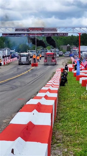 Monster Kenworth W900 Rolling Coal Uphill Drag Racing