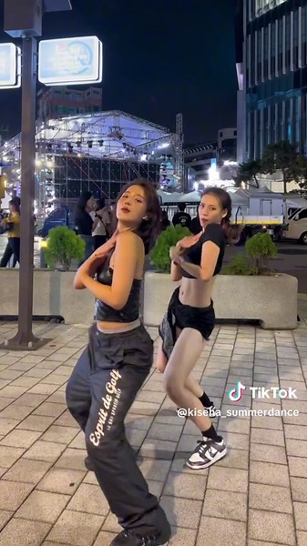 Embracing My Body 🌸 Dance Challenge by Hwasa