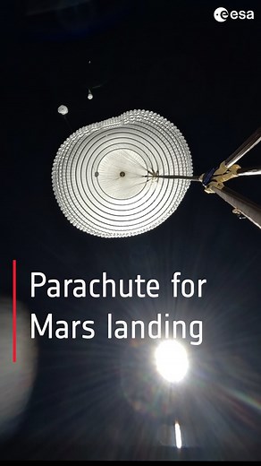 We’re happy to confirm: we have a parachute design that can work on Mars 🪂 It’s an ambitious system, featuring the largest parachute ever flown outside Earth. The first-stage main parachute is 15 m wide, while the second-stage main parachute is 35 m wide, the largest ever used on Mars or anywhere in the Solar System beyond Earth. Made from over 800 square metres of fabric and more than four kilometres of cord for the suspension lines, it takes around three days to fold it inside its bag. In Jul