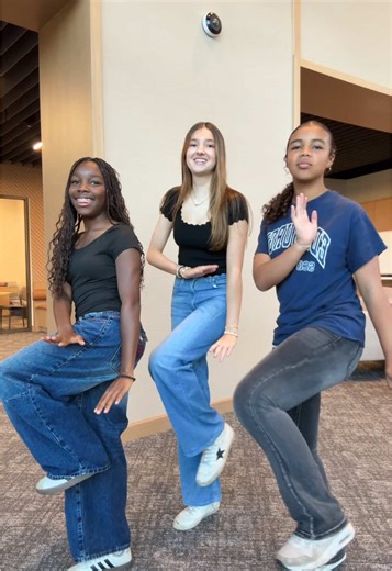 gucci down to the socks #fyp #viral #trending #blowthisup #dance #dances #dancestolearn #dancesfor3people #fypシ #xyzbca