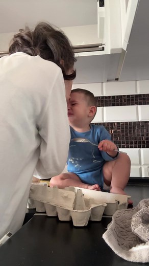 Criza de separare de la un an. Oare cum ne tratau părinții noștri în astfel de momente?👀