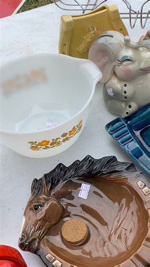 Vintage Anchor Hocking Fire-King casserole dish in the Gingham Flowers pattern. Would you buy these casseroles dishes? #VintageFinds #VintageKitchenware #AnchorHocking #FireKing #FireKingCollectibles #FireKingLove #RetroKitchen #VintageCasserole #MidCenturyKitchen #MCMKitchen | Smiley finds