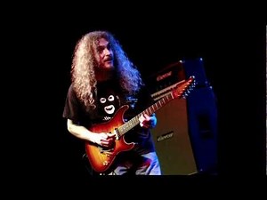 GUTHRIE GOVAN - Combining Pentatonic - music and play by Guthrie Govan