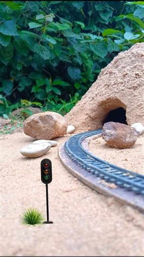 Train Blocked by Rocks at Tunnel Entrance | HO Scale Diorama Realistic Scene