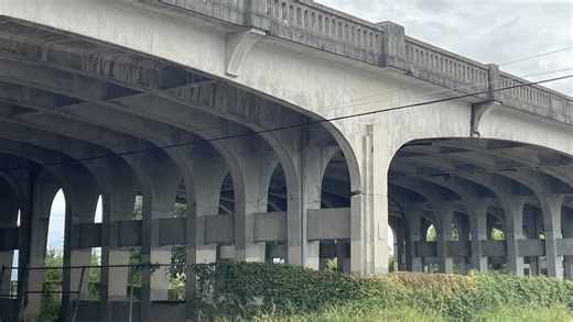 New Orleans residents concerned about safety of bridge due to multiple cracks