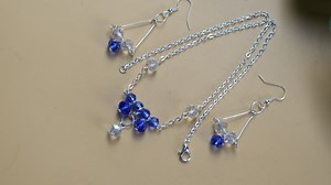 #Beebeecraft idea on making elegant #jewelryset with #glassbeads and silver #chains #jewelrymaking #jewelrymakingsupplies Find crystal glass beads here>>https://bit.ly/3hLxWgj | Lovehobbycraft