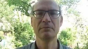Die Franzosen haben per Gesetz die Verschwendung Lebensmitteln durch Supermärkte verboten. Wir haben TASTE THE WASTE -Regisseur Valentin Thurn gefragt, was er von dem Erfolg in Frankreich hält und was er sich für die deutschen Supermärkte wünscht. (http://www.sueddeutsche.de/politik/frankreich-supermaerkte-muessen-nicht-verkaufte-lebensmittel-spenden-1.2490126) | Taste The Waste