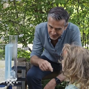 526K views · 3.2K reactions | Kleiner Spoiler: Gegen einen Orang haben bei diesem Versuch erst manche 8-jährige Menschenkinder eine Chance. Und sogar einige Erwachsene kommen nicht von allein auf die Lösung! Die Doku "Faszination Erde: Spatzenhirne und Intelligenzbestien" mit Dirk Steffens seht Ihr am 25. September um 19:30 Uhr im ZDF - und jederzeit in der Mediathek: kurz.zdf.de/5b6/ | Terra X | Facebook