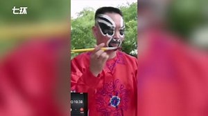 How long does it take for you to do makeup? Liu Feng, a Chinese opera actor in Zhengzhou, Henan can complete his look within 35 seconds using one hand. He has to change his makeup quickly since he often plays multiple roles during the same performance. bit.ly/3hhMoNf | The Paper 澎湃新闻 | Facebook