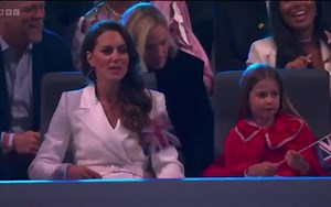 Love this picture of Duchess Catherine and Princess Charlotte, enjoy Diana Ross 🎼🎤🇬🇧 | Catherine - Princess of Wales