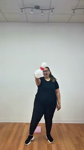 3.7K views · 29 reactions | DELLOONS TUFTEX TIPS! A Balloon Bowling Pin recipe? YES PLEASE!  | Delloons | Facebook