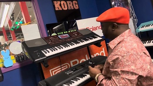 Watch Korg PA700  Demonstration & Review on Amazon Live