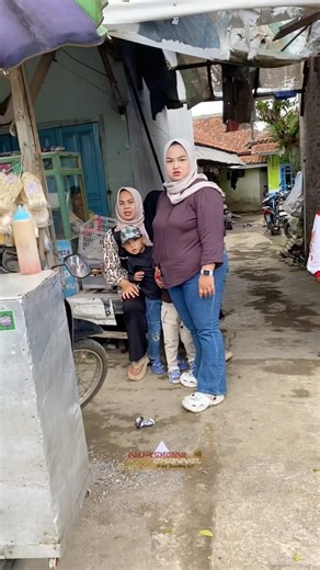 Ibu-Ibu Cantik Ketakutan Lagi Asik Berteduh Disamperin GRANDONG