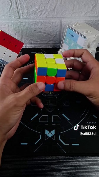 Metode Roux dalam Penyelesaian Rubik 3x3