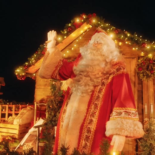 🎅✨ Time’s running out for your family’s festive night at Leeds Castle. Follow the glowing trail, meet Father Christmas and enjoy the fairground before the season wraps up. 🎟️ Book now to make the most of the final weeks. 🎄🌟 | Leeds Castle, Kent