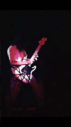 Eddie Van Halen Performing Eruption live in 1978!