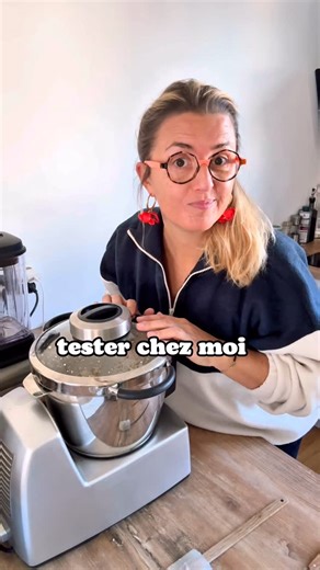 Corinne Rogeon on Instagram: "Tu savais que selon l’ADEME, la fabrication et le renouvellement des équipements représentent une part majeure de leur impact environnemental ? (publicité) Pour le numérique seul, les équipements concentrent environ 40 % de l’empreinte carbone, loin devant les usages. Bonne nouvelle : il existe un levier simple et efficace pour réduire cet impact sans renoncer au confort : le reconditionné. Choisir un appareil reconditionné plutôt qu’un neuf, c’est prolonger la duré