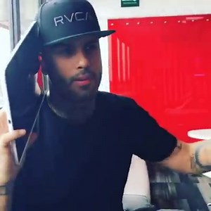 994K views · 5.6K reactions | El iPhone 10 plus | Nicky Jam | Facebook