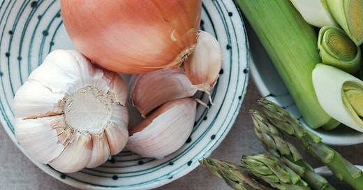 What Are Prebiotics? Prebiotics Benefits, Foods, and Downsides