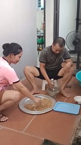 2.4M views · 10K reactions | Đùa lấy miếng cá ăn cũng bị ăn vả chả hiểu vk con kiểu gì. #GIA_ĐÌNH_VUI_VẺ #CHUÊN_CUNG_CẤP_SỈ_CHÈ_CÁC_LOẠI | Anh Duong | Facebook