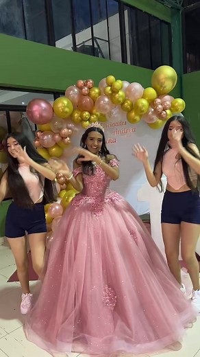 Un bonito día 🌸 ig:amys_twins @Andree🥀 #parati #viral #primas #quinceañera #fiesta #xv #xvaños