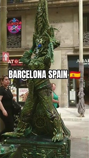 🔥STREET ALIEN PERFORMANCE IN BARCELONA | WALKING TOUR SPAIN #barcelona #dolanaja