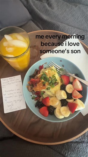 made chilli sundried tomato mushroom onion and munster omelette with berries and homemade mango juice for my sweet boy :)) #foryoupage #fyp #breakfastideas