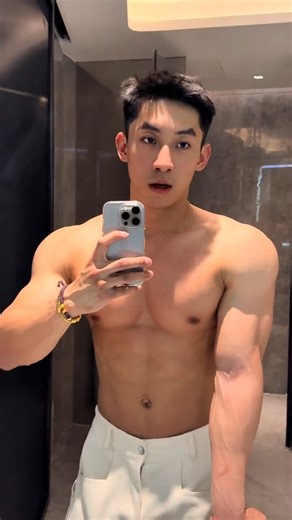 Dennis Tan on Instagram: "adonisjing写真男模/健身教练，他的抖音：John #上推荐 #肌肉帅哥 #型男 #健身教练 #写真撮影"