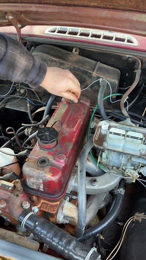 Exploring an Old Ford Engine in Detail