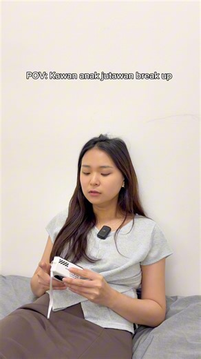 263K views · 446 reactions | POV: Kawan Anak Jutawan Break Up  Dia dengar lagu sedih pakai speaker cap ayam… 沈 Kalau I? Time break up dengan Fattah Aman & Syed Sadin sekali gus, I chill je guna Edifier — sound berkualiti, nangis pun classy   Beli kat Shopee, Lagi Murah & Lagi Cepat. Hari ni putus, esok speaker dah sampai rumah u ⚡ https://s.shopee.com.my/8UzwQ7UuCJ #ShopeeMY #ShopeeMY1010 #ShopeeLagiMurah #ShopeeLagiCepat | Shopee | Facebook