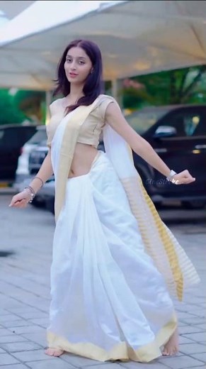 Beautiful Girl Hot Navel in Saree..🔥🔥🥵🥵 #shorts #youtubeshorts #saree #navel #neham #youtube #viral