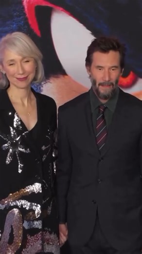 What truly separates Reeves is how his off-screen life amplifies his on-screen legend: quiet philanthropy, generous gestures to crew, and a humble, reflective public voice that has made him the internet’s favorite gentle hero. Those private choices — giving credit and cash where many would not, keeping personal causes close and discreet — have only deepened his cultural cachet and reinforced the idea that kindness is a kind of power in Hollywood. #keanureeves #AnthonyHopkins #SandraBullock #Laur