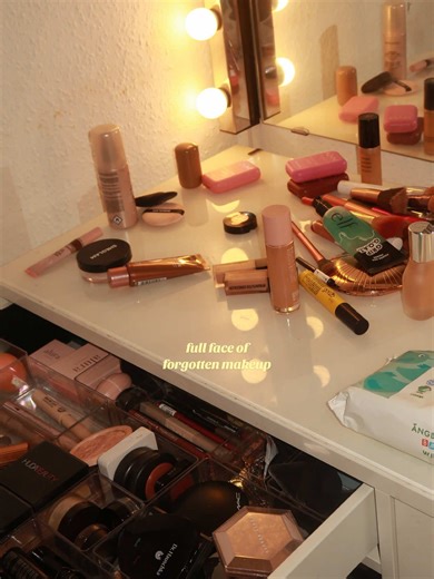 recycle😌🙂‍↕️ #fyp#makeup#dansktiktok Products used🌟: @Anastasia Beverly Hills - Brow powder duo @NARS Cosmetics - Light reflecting foundation @Fenty Beauty - Match stick @KIKO Milano - Velvet touch creamy stick blush @Sephora Scandinavia - Settingspray @Charlotte Tilbury - Airbrush bronzer @NYXCosmeticsNordics - Buttermelt blush