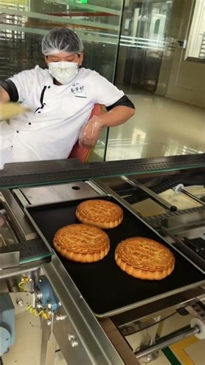 No need for strenuous work in the mooncake factory line.#India