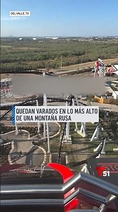 Pasajeros quedan varados en lo alto de montaña rusa y tienen que bajar a pie