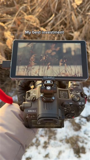 This really is my best investment 🙌🏼 Vienna’s Old Danube froze for the first time in years, so I took my camera and the FEELWORLD P6XL out for golden hour. Having an external monitor makes such a difference. You can clearly see your frame and check focus instantly on a bigger screen. I also like that the P6XL has a built-in battery, keeps the setup simple and cable-free while shooting. Thanks @FEELWORLD Official for the great monitor! #feelworld #filmmaking #cinematography #cameraoperator #vid