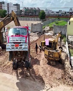 228K views · 817 reactions | Dump Truck Accident: Bucket Lock Malfunction Leads to Recovery by Dozer and Excavator | Bulldozer City | Facebook