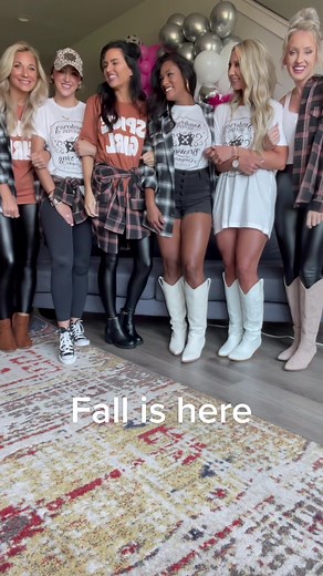 Ok who else is excited for fall?? And fall clothes?! This is where i thrive!😂🙌🏼 #fallhaul #pinklilyambassador