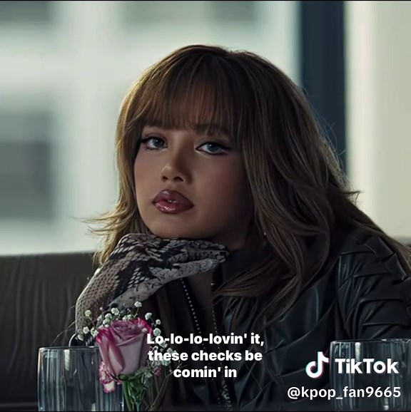 Discover Lisa's Unique Lifestyle and Style Tips