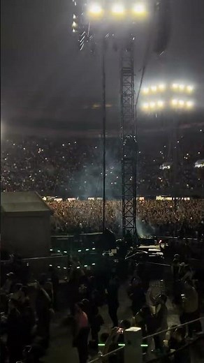 Kendrick Lamar performing "Alright" live in Mexico City 🇲🇽