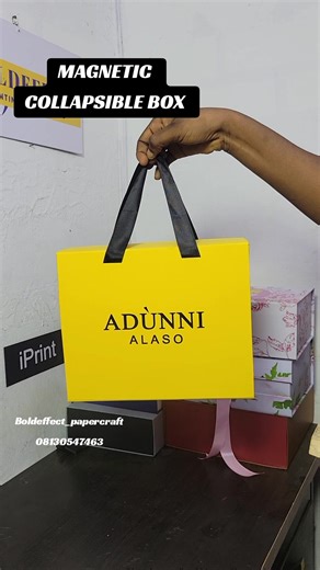 Luxury that folds, convenience that lasts ✨ Our collapsible magnetic box gives you premium packaging with a smart design. Easy to assemble, sturdy, reusable, and finished with that satisfying magnetic snap your customers will love. MOQ -50pcs FREE DESIGN ✅ TAKES 7-10DAYS AFTER DESIGN APPROVAL To order send us a DM 08130547463 #collapsiblebox #flipbox #giftbox #packagingbox #boldeffectpapercraft
