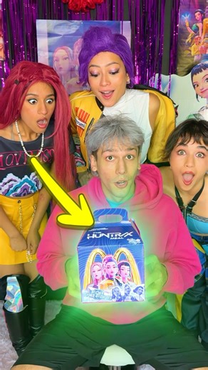 Trying NEW K-Pop Demon Hunter Happy Meal 🍔