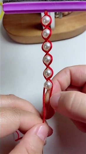 Pearl Bracelet Knotting Tutorial - Pearl Beading & Knotting