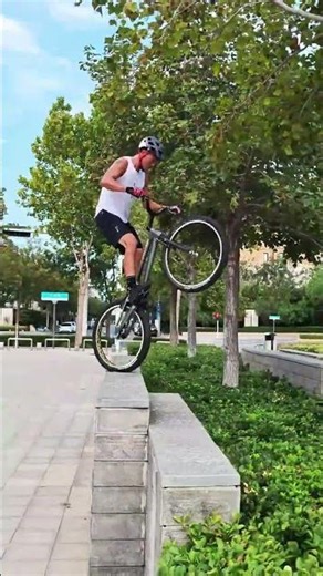 Cycling Climbing Show Off Hardcore Strength Trick Moves One-Take Shot