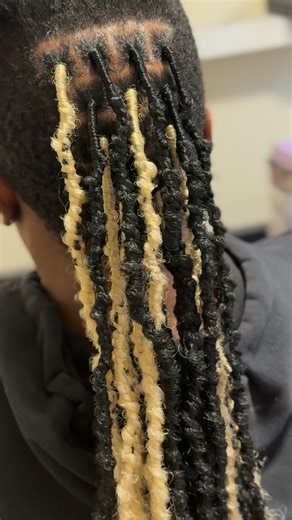 ‍♀️ 1. Lightweight & Comfortable Unlike traditional faux locs...