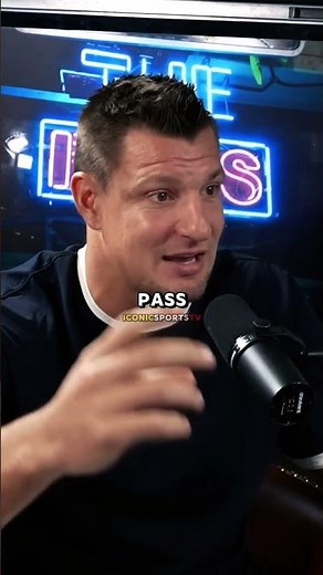 Gronk Recalls His Time With Aaron Hernandez #nfl