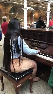Já pensou? Você andando pelo metrô em Londres e se depara com isso 😍🇬🇧 | Organistas CCB