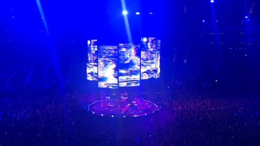 36 reactions | @radiohead -Everything In It’s Right Place (Live at O2 Arena in London, UK 24.11.2025)  u/girlnextdoor904 #radioheadlive #radiohead #inrainbows | Radiohead Latin America | Facebook